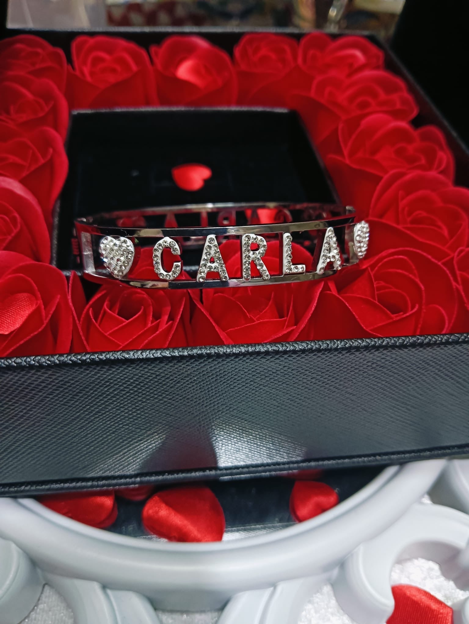 Bracciale personalizzato con iniziali incise e nodo, con biglietto Bracciale personalizzato con iniziali incise e nodo, con biglietto