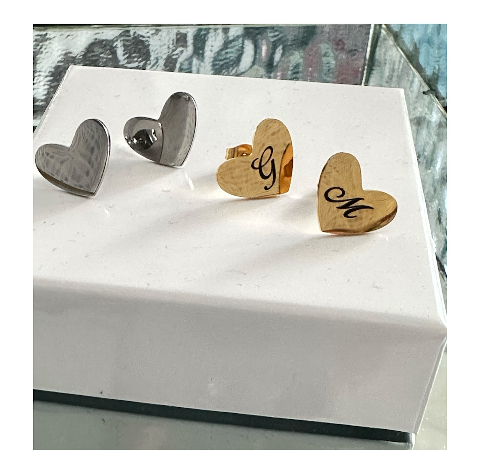 Orecchini cuoricino Miu.                Solo con iniziali Bijoux Moda Laura