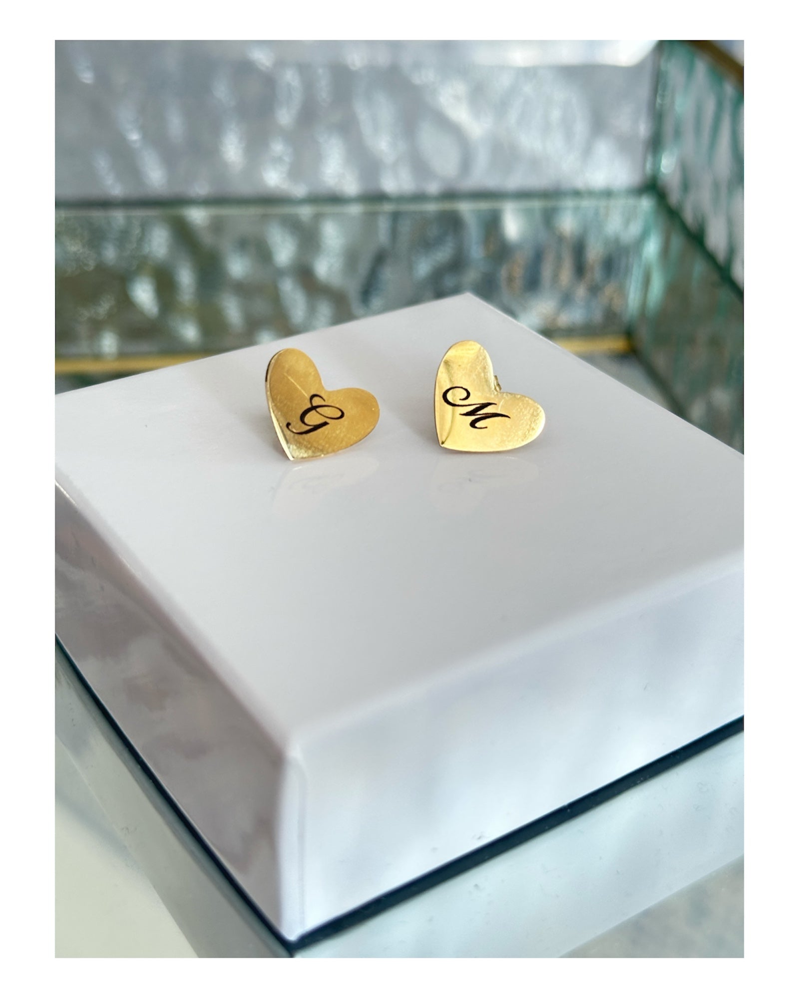 Orecchini cuoricino Miu.                Solo con iniziali Bijoux Moda Laura