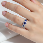 Anello Gioia Blu indossato