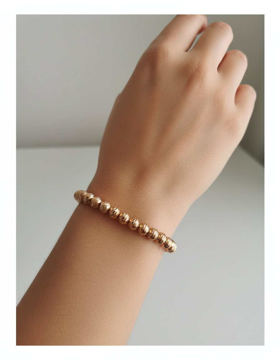 Bracciale gold con modella