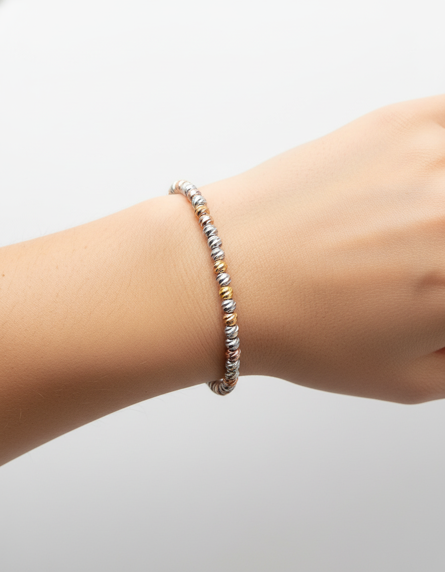 Bracciale tricolore indossato