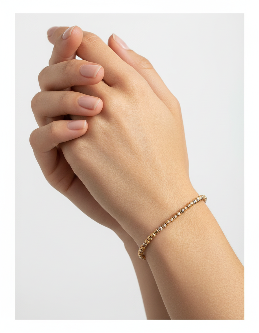 Bracciale tutto oro indossato