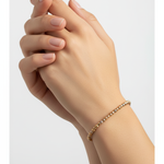 Bracciale tutto oro indossato