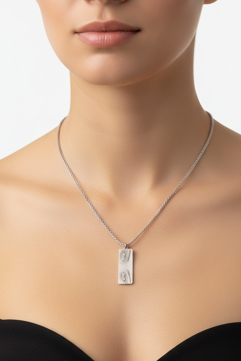 Collana indossata da donna