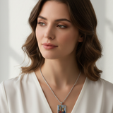 Collana indossata da modella