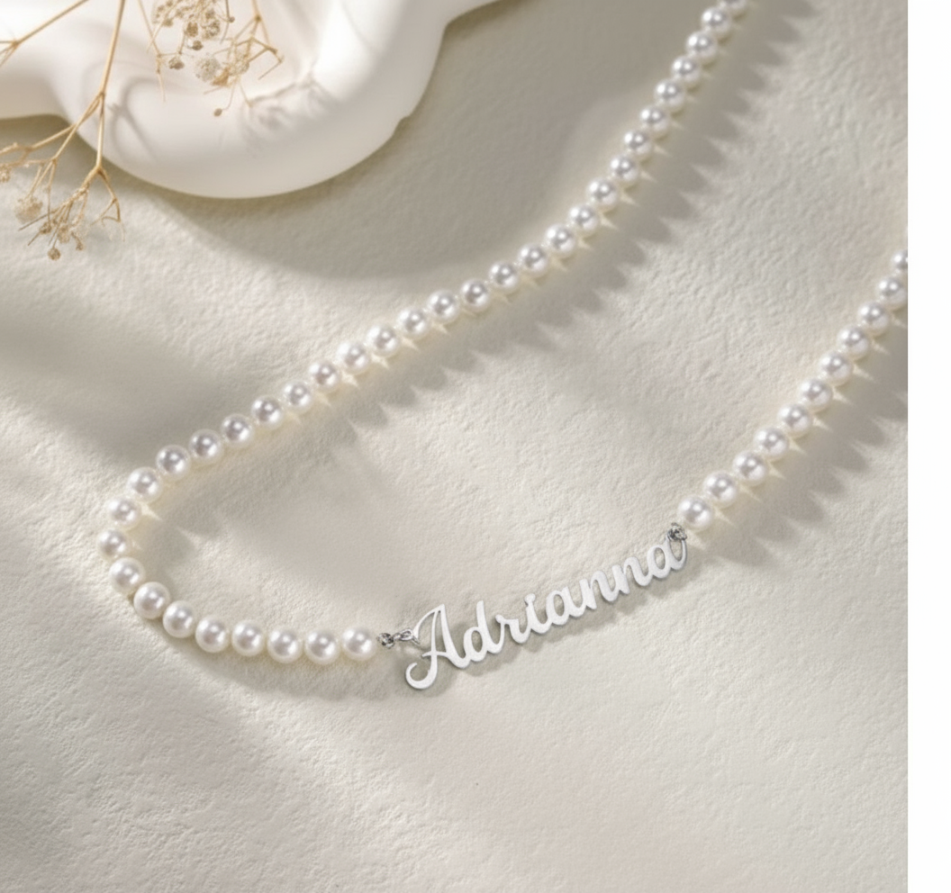 Collana perle nome silver flat lay