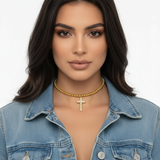 Modella con collana gold