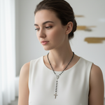 Modella con Collana Rosario Nera - Lunghezza 50cm