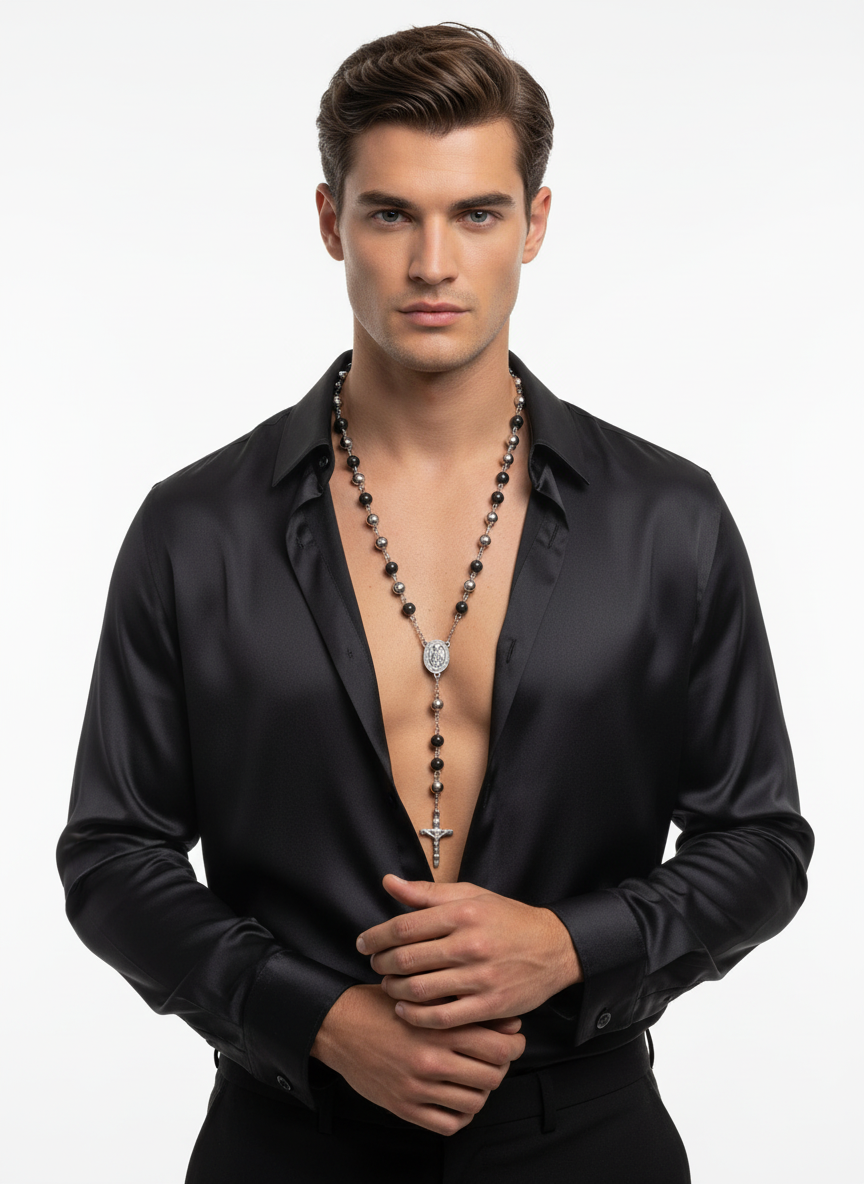 Modello con rosario lungo