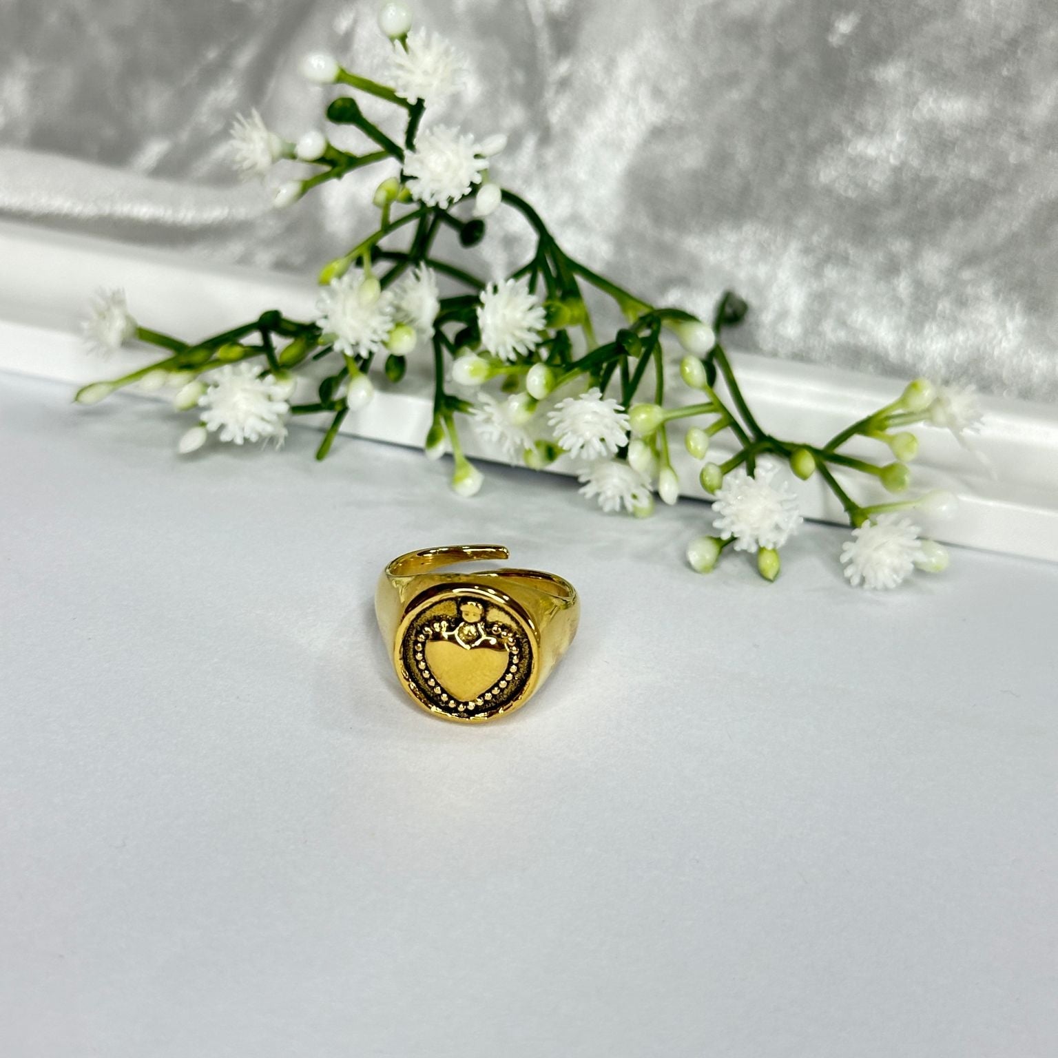 Anello in acciaio regolabile con cuore sacro Gold 