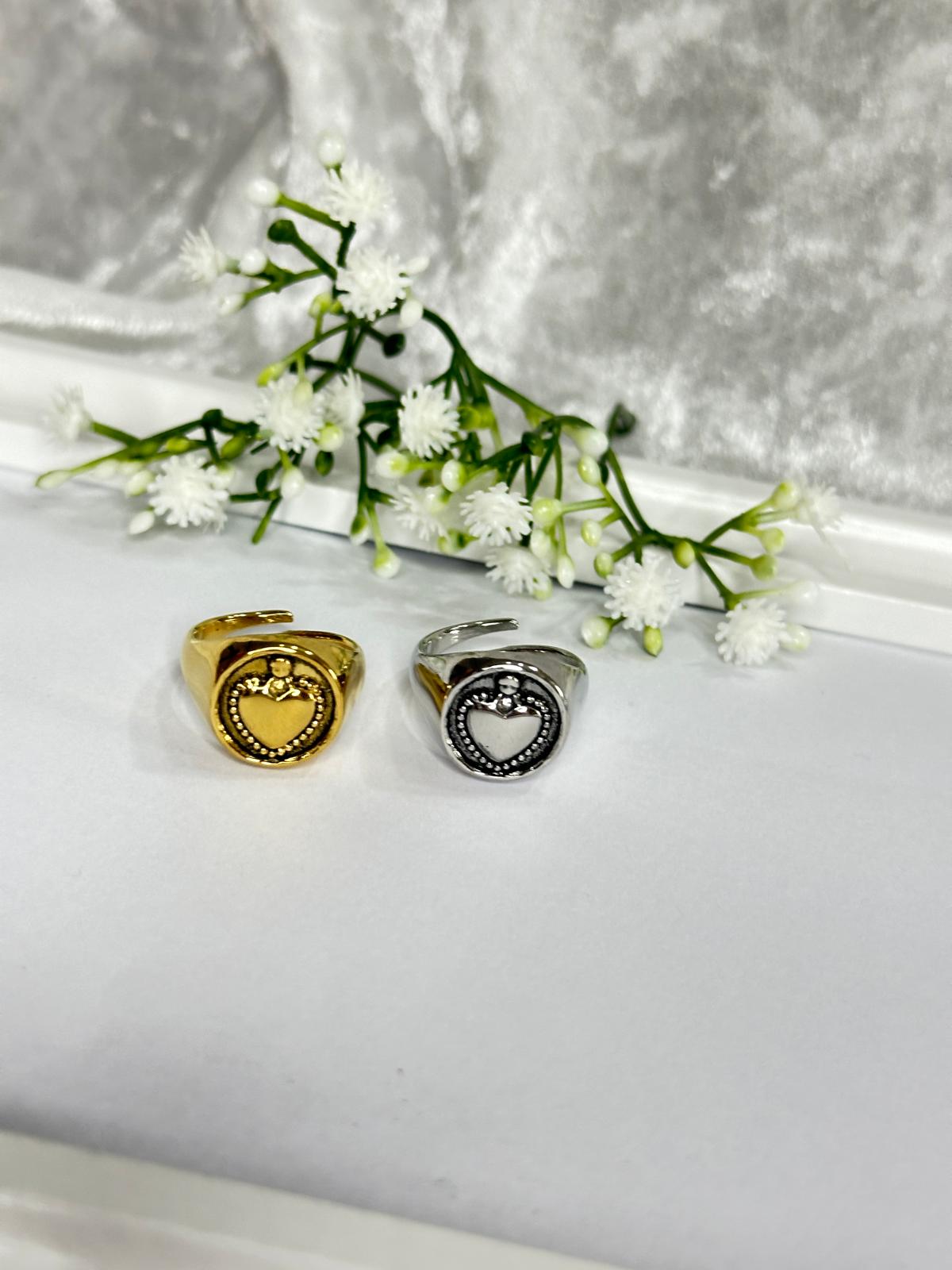 Anello in acciaio regolabile con cuore sacro 